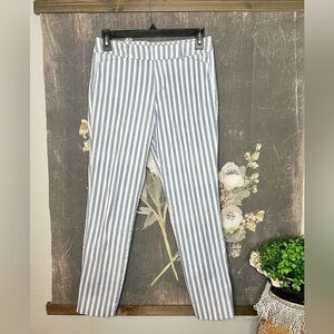 Old Navy Blue and White Striped Cropped Pants